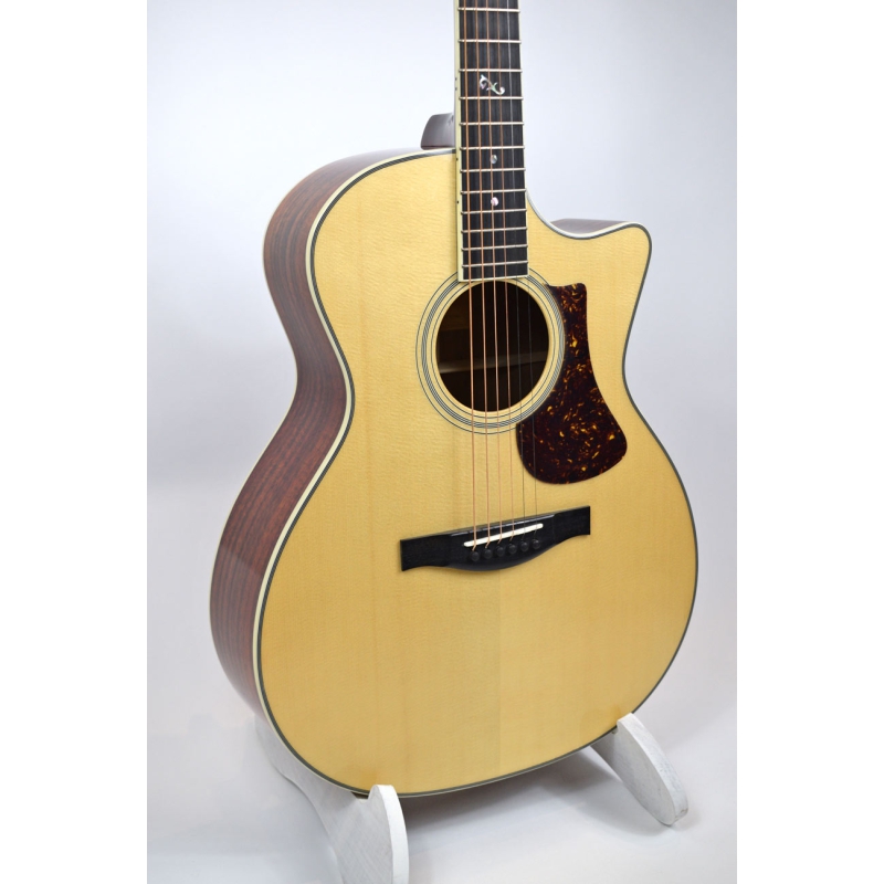 Eastman AC322CE