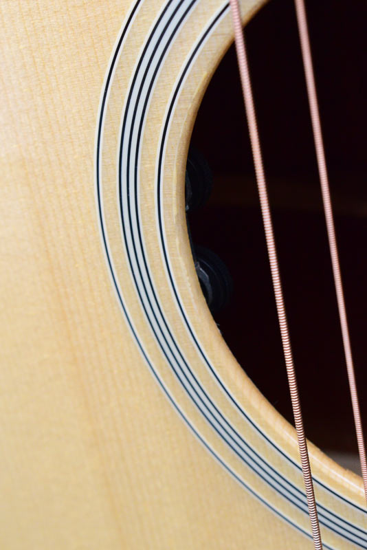Eastman AC322CE