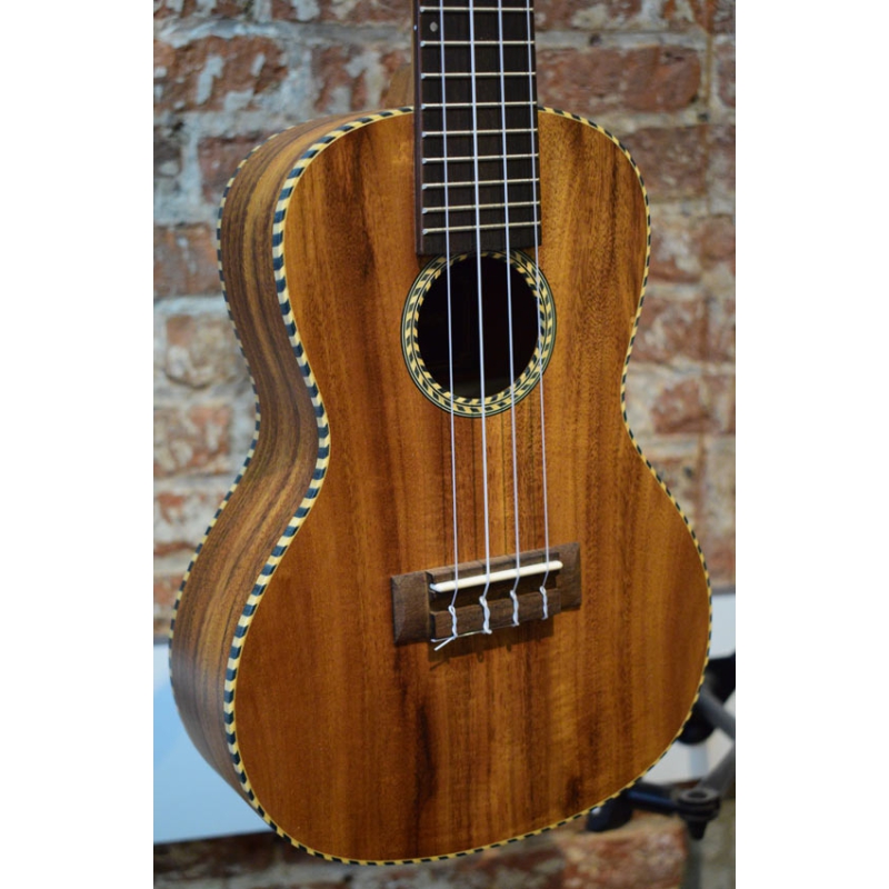 Baton Rouge UV91-C-NR Concert ukulele