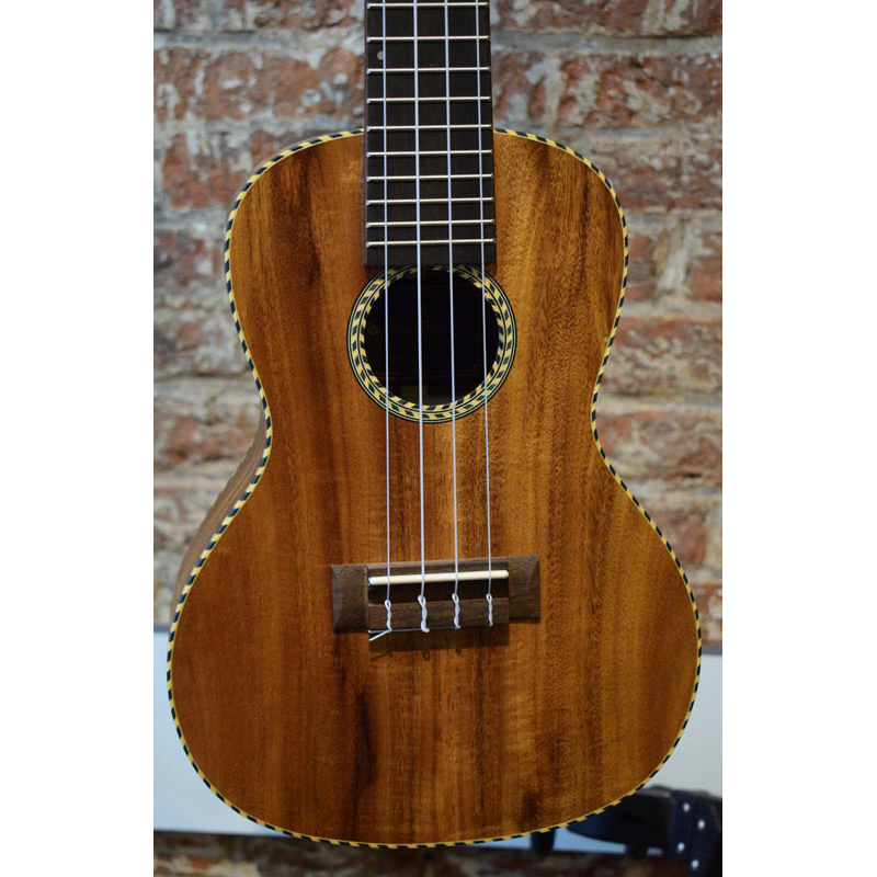 Baton Rouge UV91-C-NR Concert ukulele