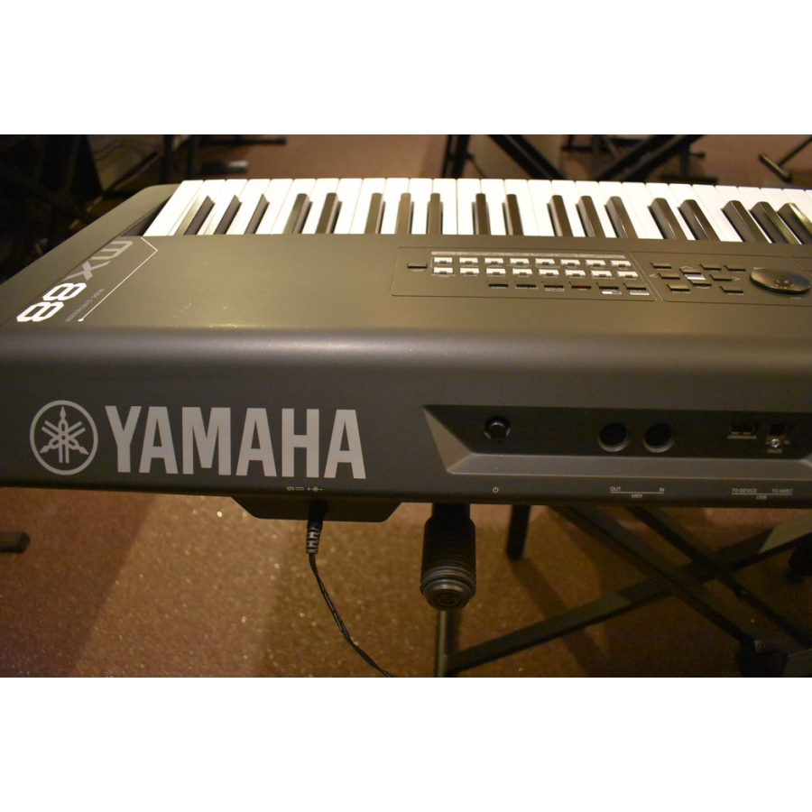 Yamaha MX88 synthesizer Jong gebruikt