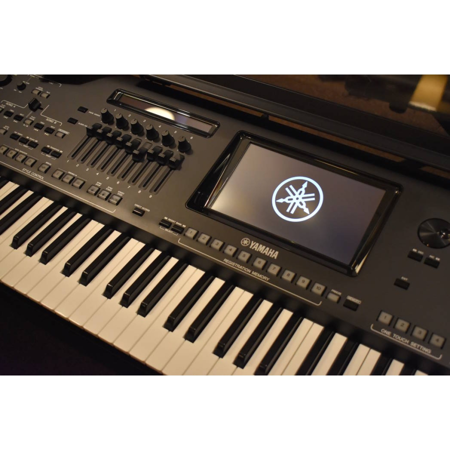 Yamaha Genos 76 digitaal workstation (jong gebruikt)