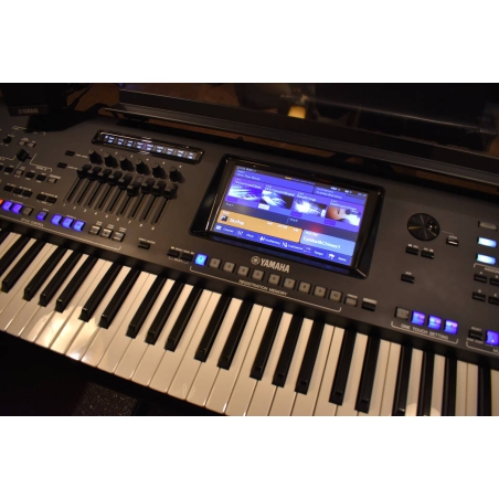 Yamaha Genos 76 digitaal workstation (jong gebruikt)