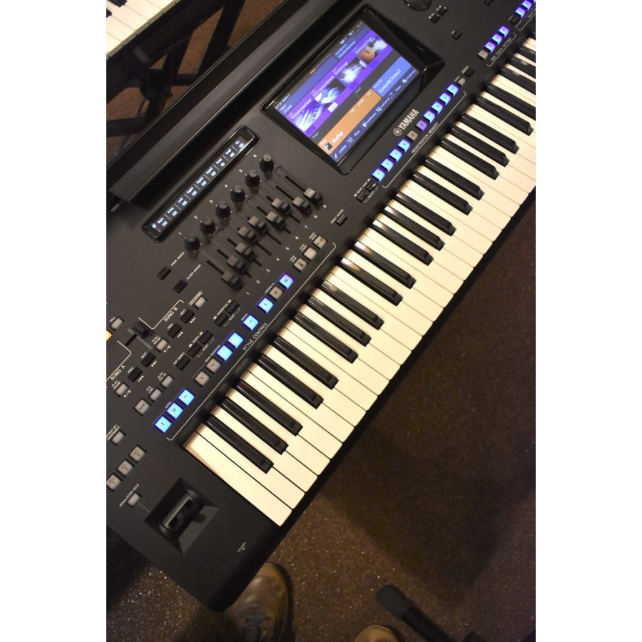 Yamaha Genos 76 digitaal workstation ( Occasion-B )