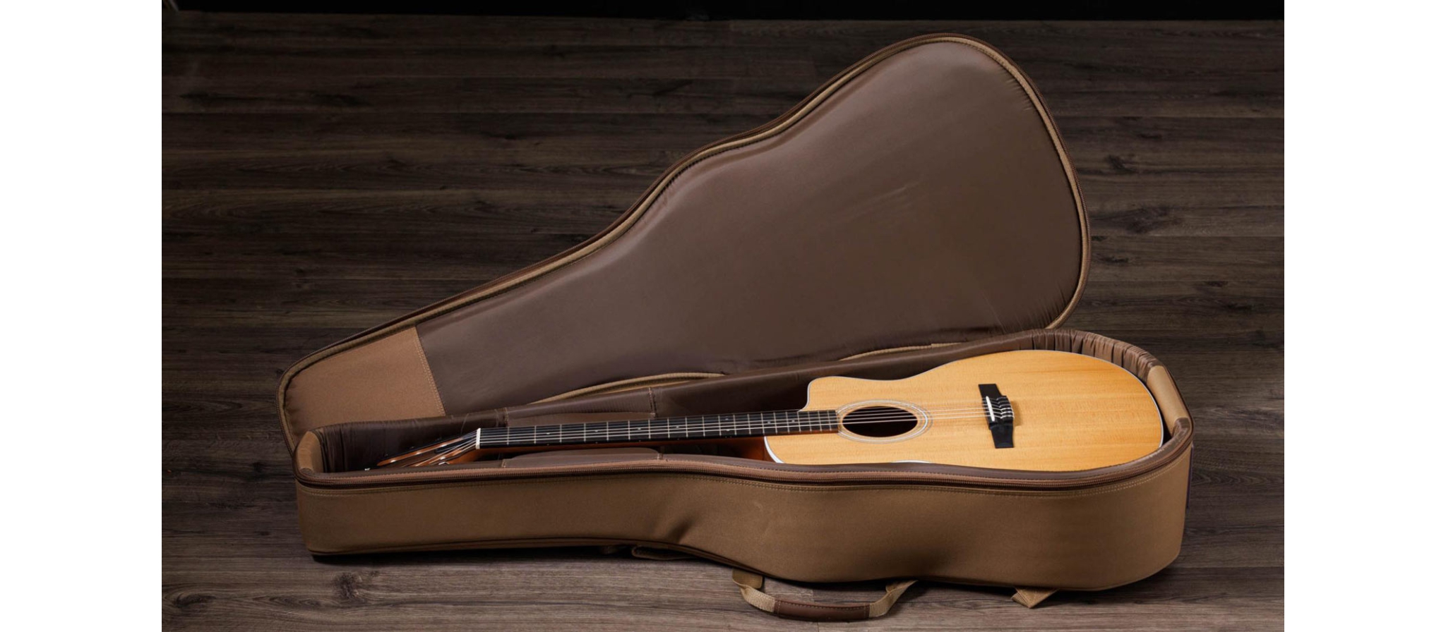 Taylor 214CE-N Nylon | walnoot body | DijkmanMuziek