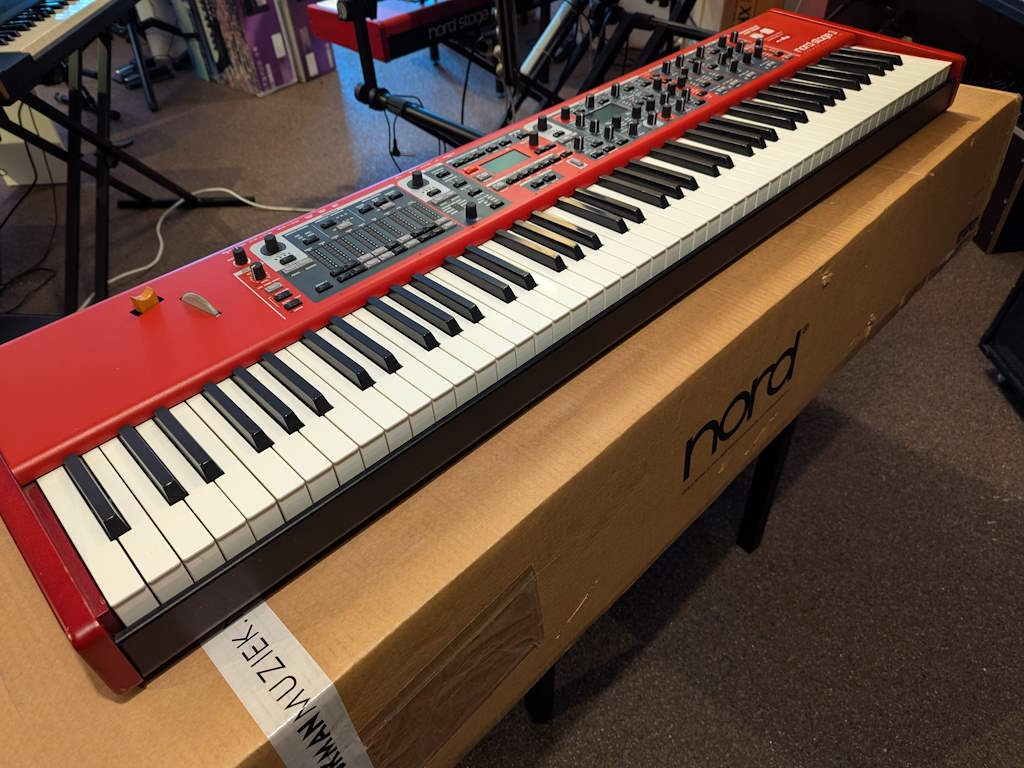 Nord Stage 3 HA88 Stage keyboard jong gebruikt