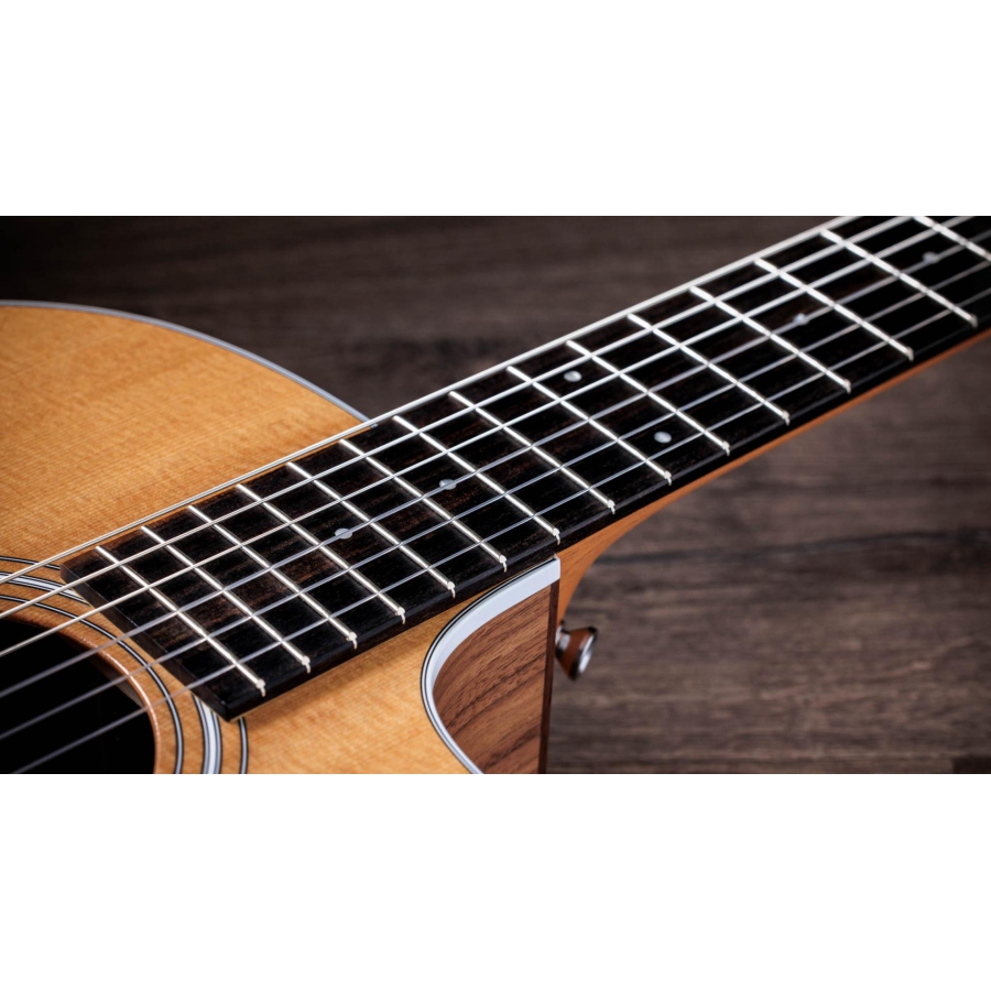 Taylor 214ce-K DLX Taylor 214ce-K DLX