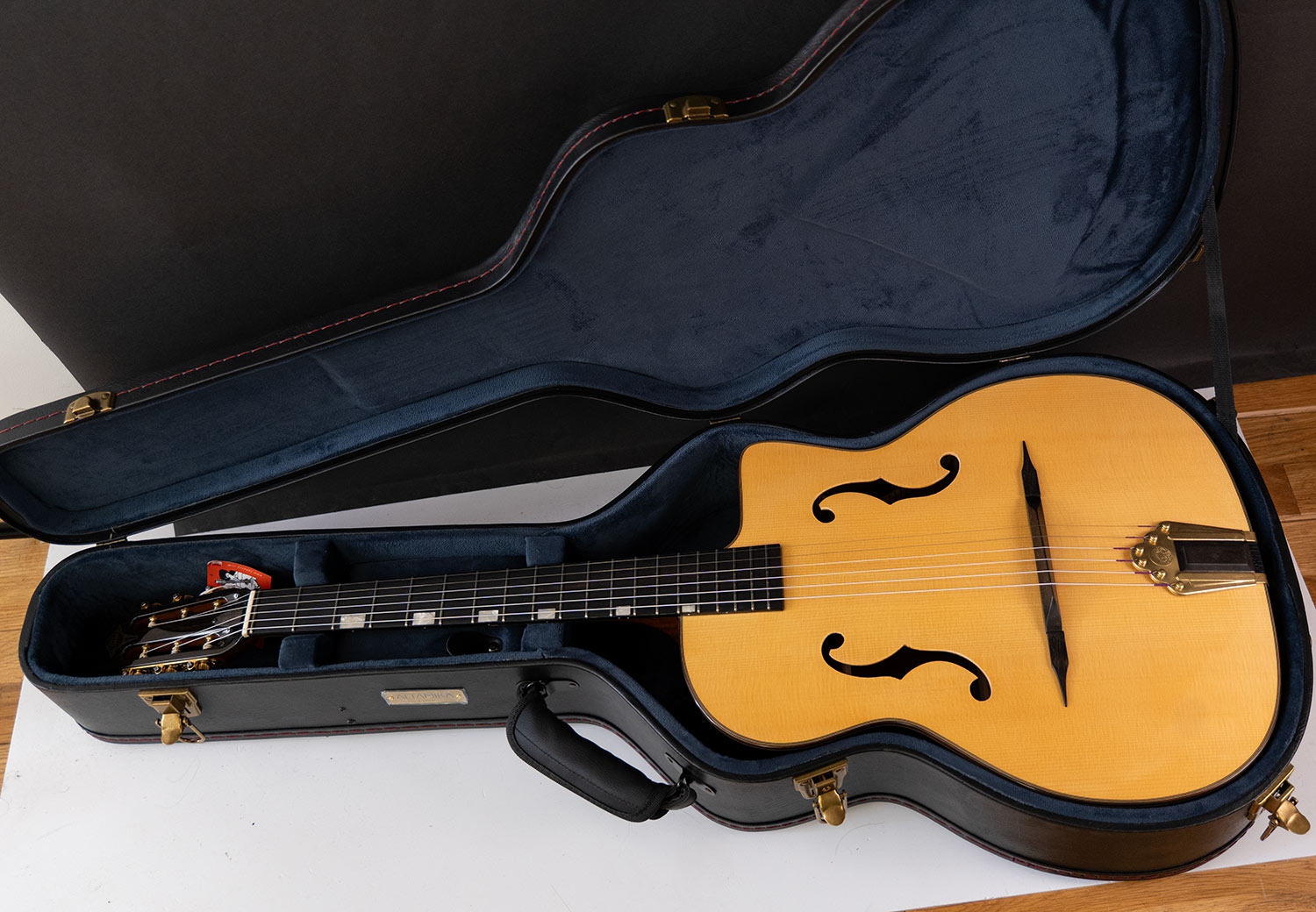 Altamira M01-F Gypsy guitar oval soundhole
