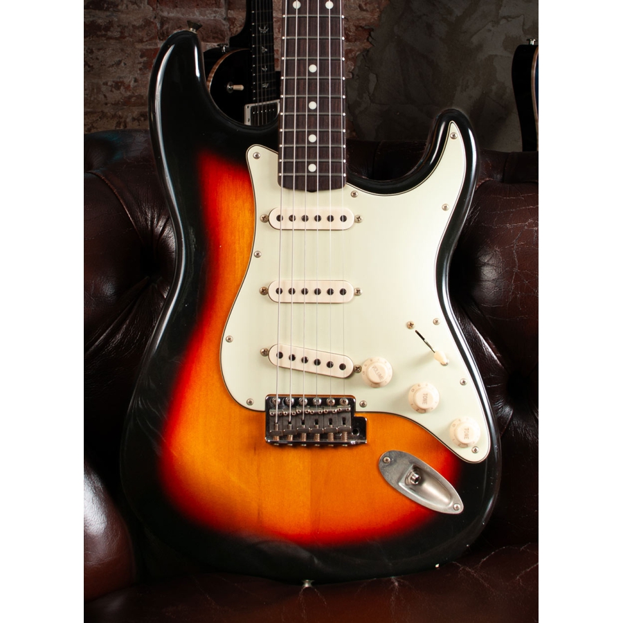 Del-Tone 60s S-style 3-tone Sunburst Light Aged Del-Tone 60s S-style 3-tone Sunburst Light Aged