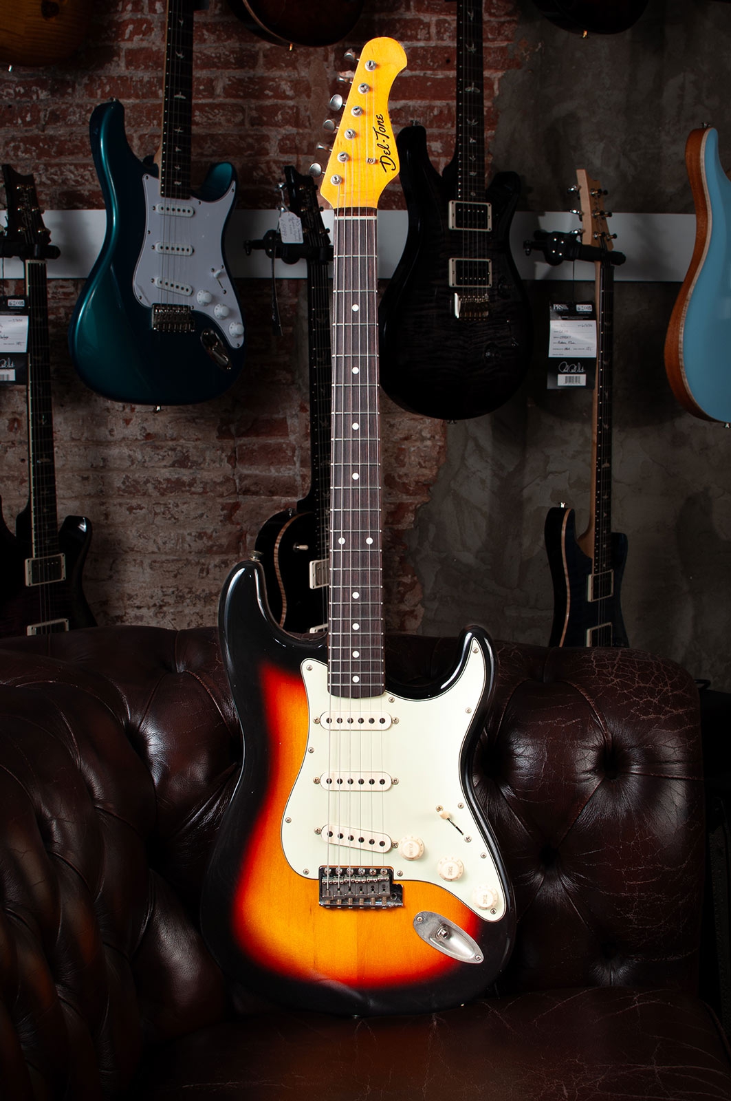 Del-Tone 60s S-style 3-tone Sunburst Light Aged