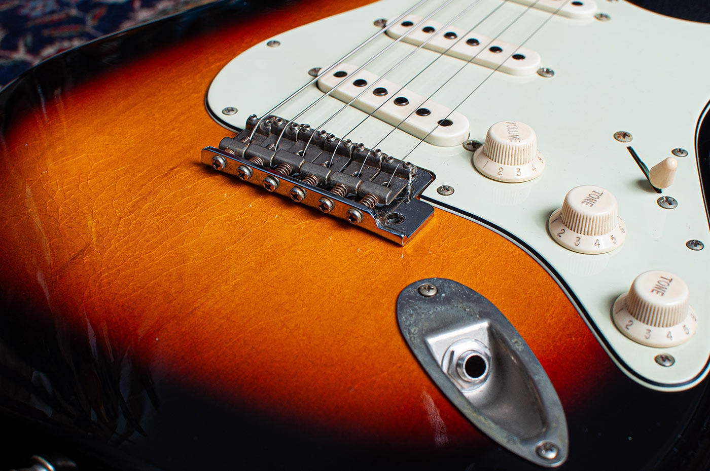 Del-Tone 60s S-style 3-tone Sunburst Light Aged