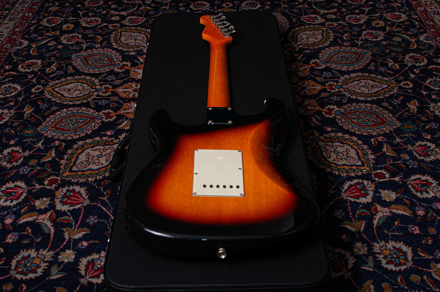 Del-Tone 60s S-style 3-tone Sunburst Light Aged