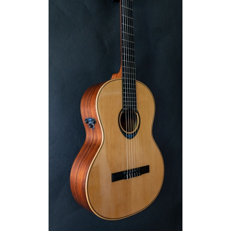 LAG CBW2E Bluewave 2 Classical Smart Guitar