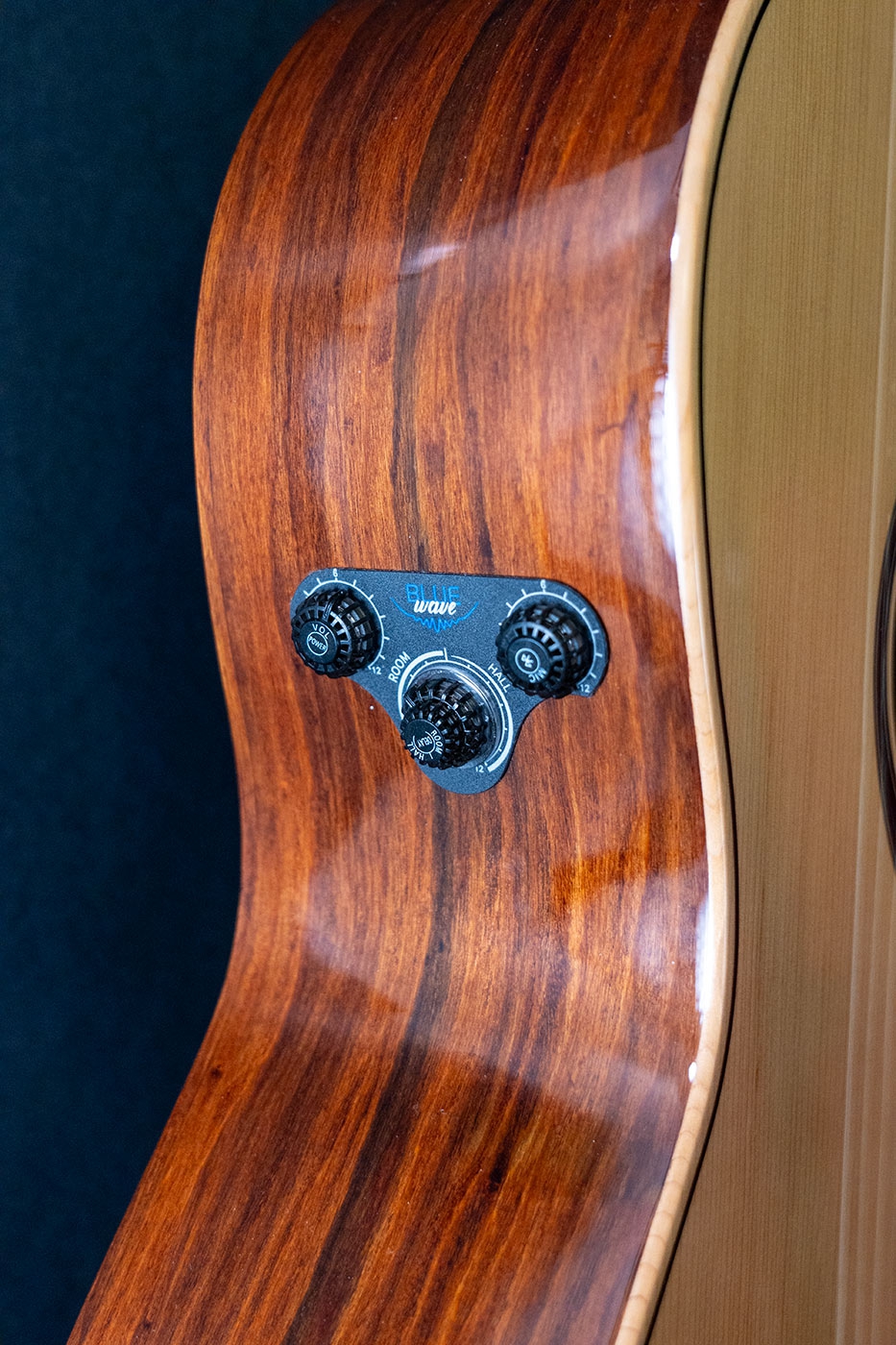 LAG CBW2E Bluewave 2 Classical Smart Guitar