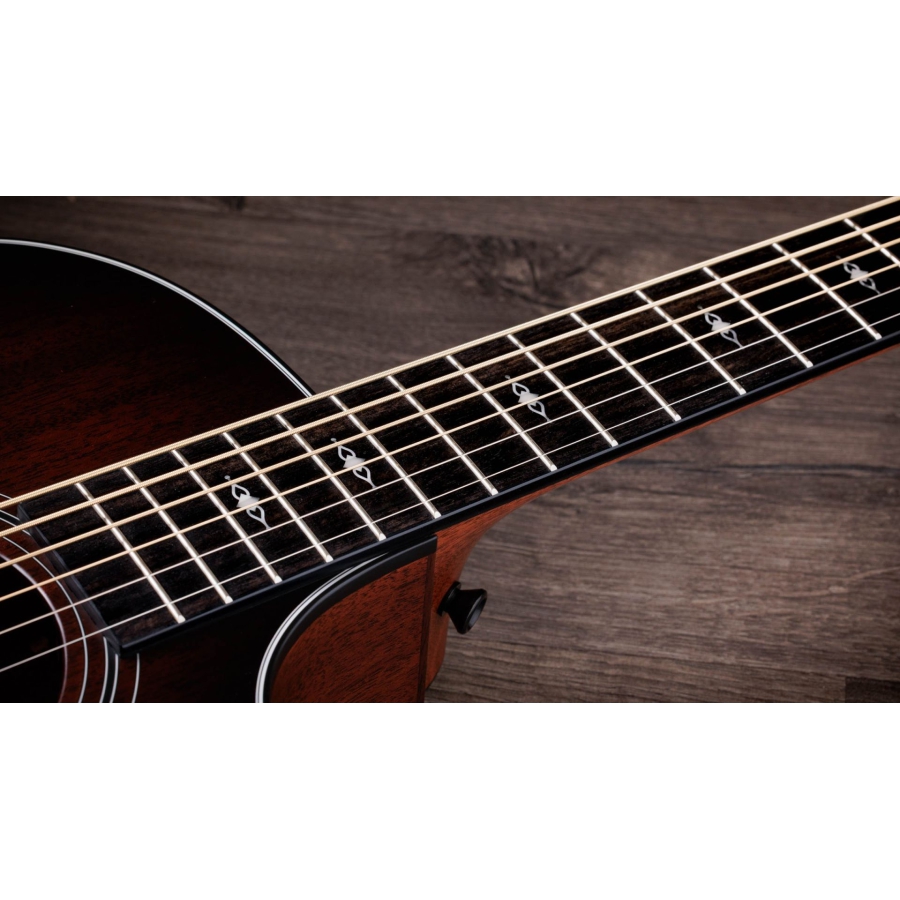 Taylor 324ce Baritone-6 LTD Taylor 324ce Baritone-6 LTD