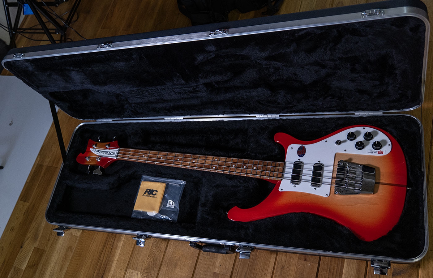 Rickenbacker 4030s FG Short Scale Fireglo