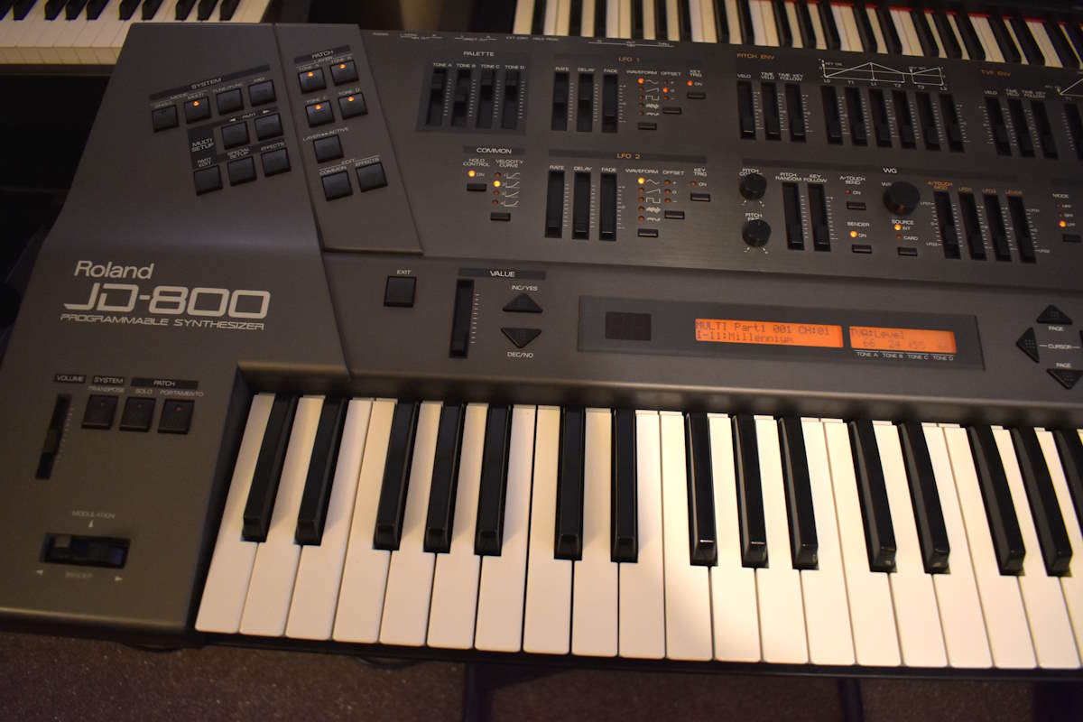 Roland JD800 Synthesizer