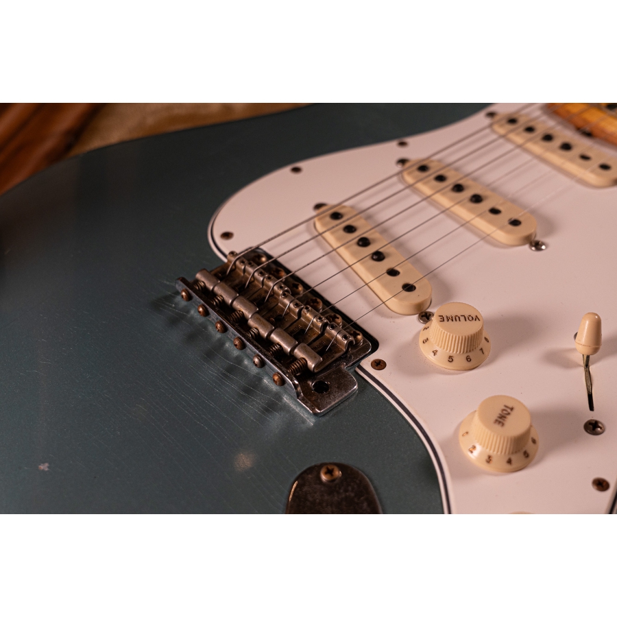 Fender Custom Shop Limited edition 69 Stratocaster Journeyman Relic Aged Firemist Silver