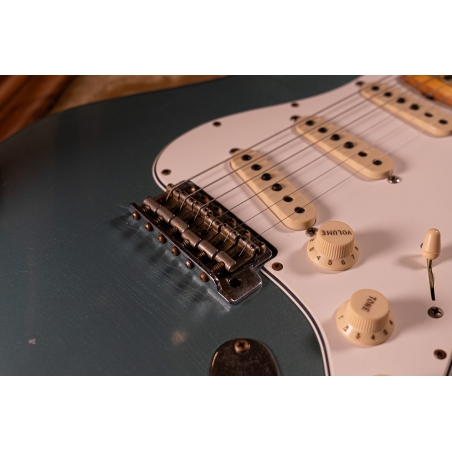 Fender Custom Shop Limited edition 69 Stratocaster Journeyman Relic Aged Firemist Silver