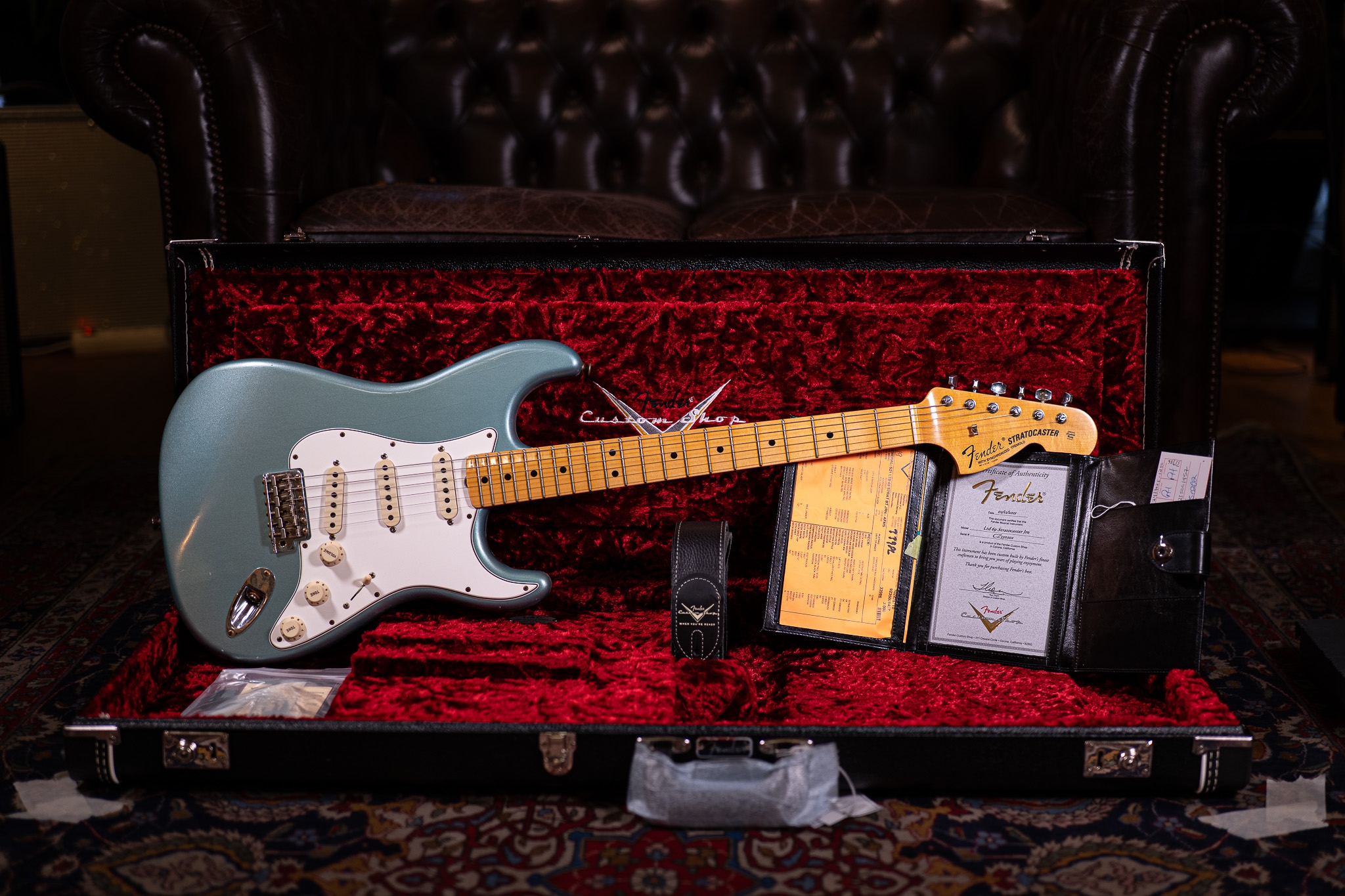 Fender Custom Shop Limited edition 69 Stratocaster Journeyman Relic Aged Firemist Silver