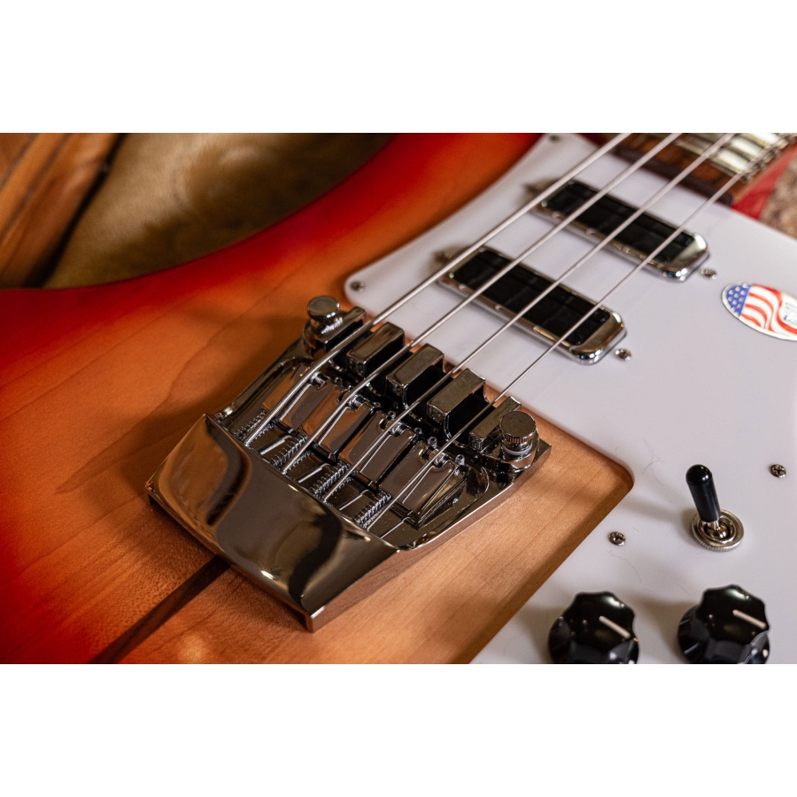 Rickenbacker 4030s FG Short Scale Fireglo