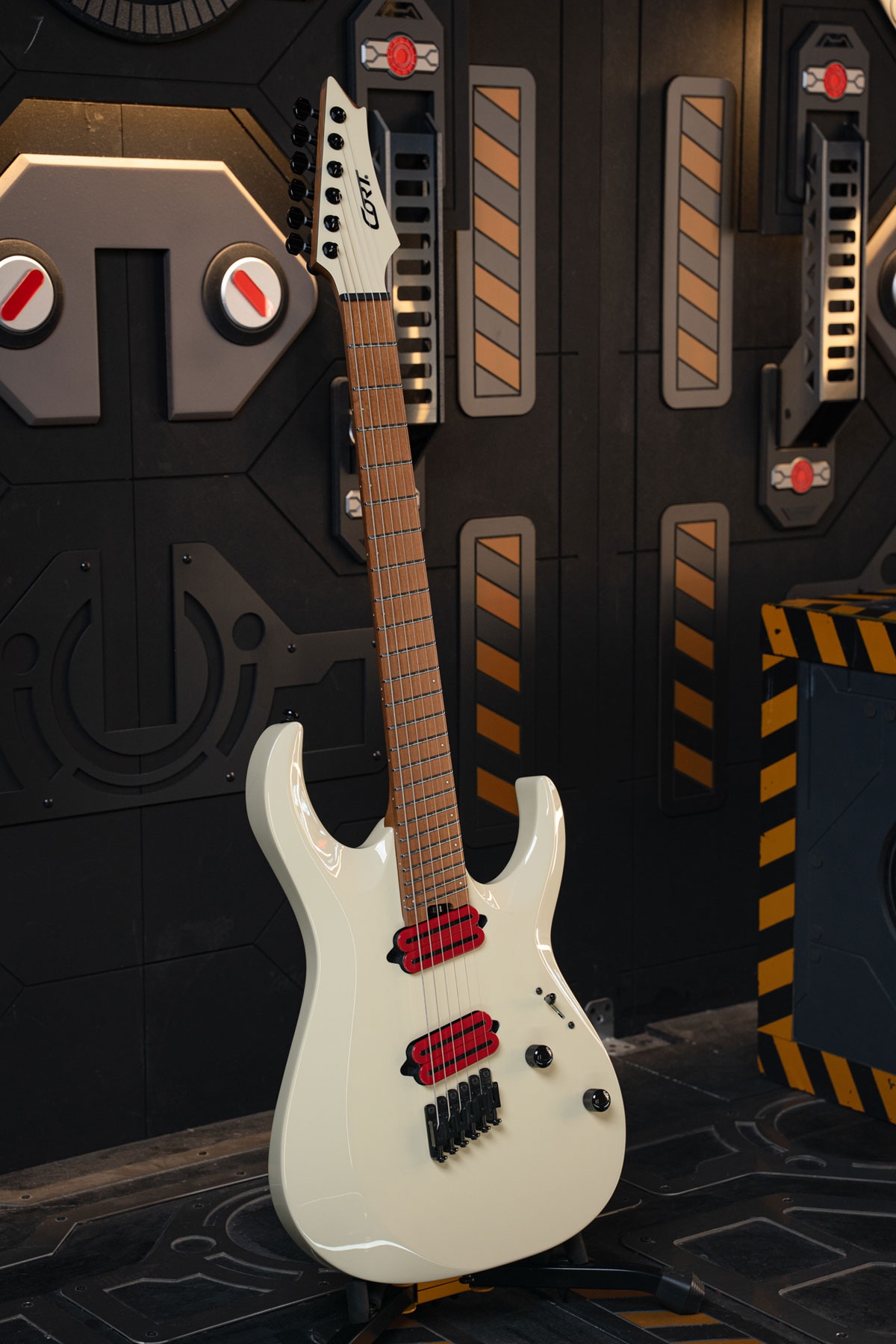 Cort X-700 Mutility II Military Beige