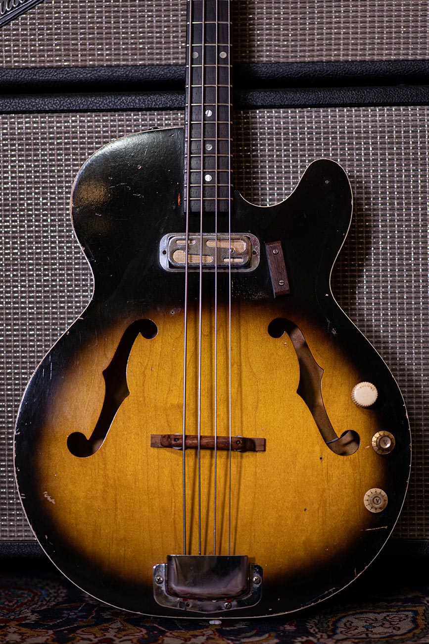 Harmony H22 semi-hollow bass 1960s USA