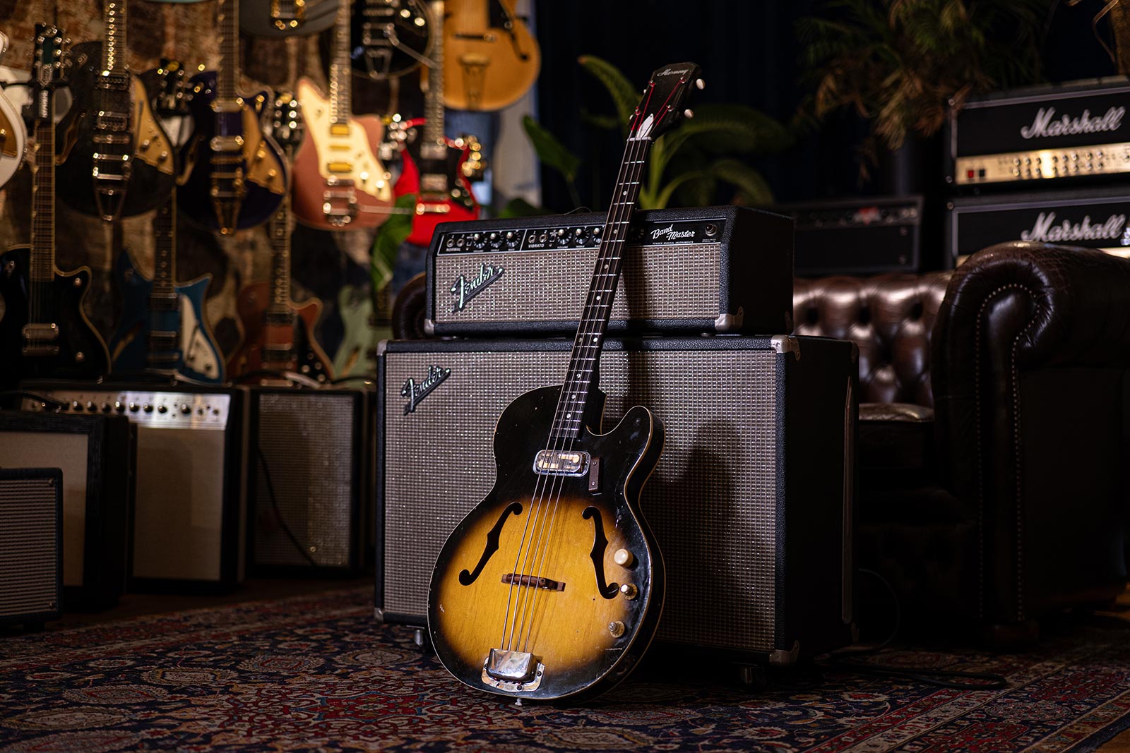 Harmony H22 semi-hollow bass 1960s USA