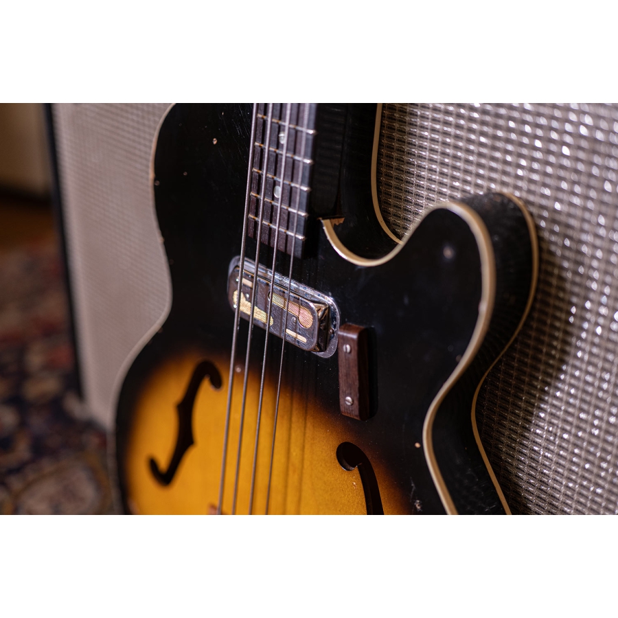 Harmony H22 semi-hollow bass 1960s USA