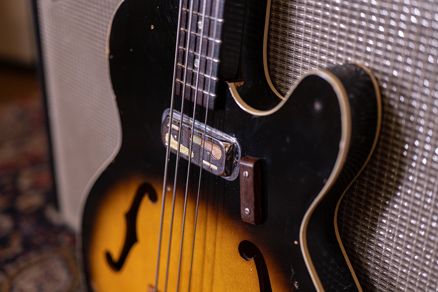Harmony H22 semi-hollow bass 1960s USA