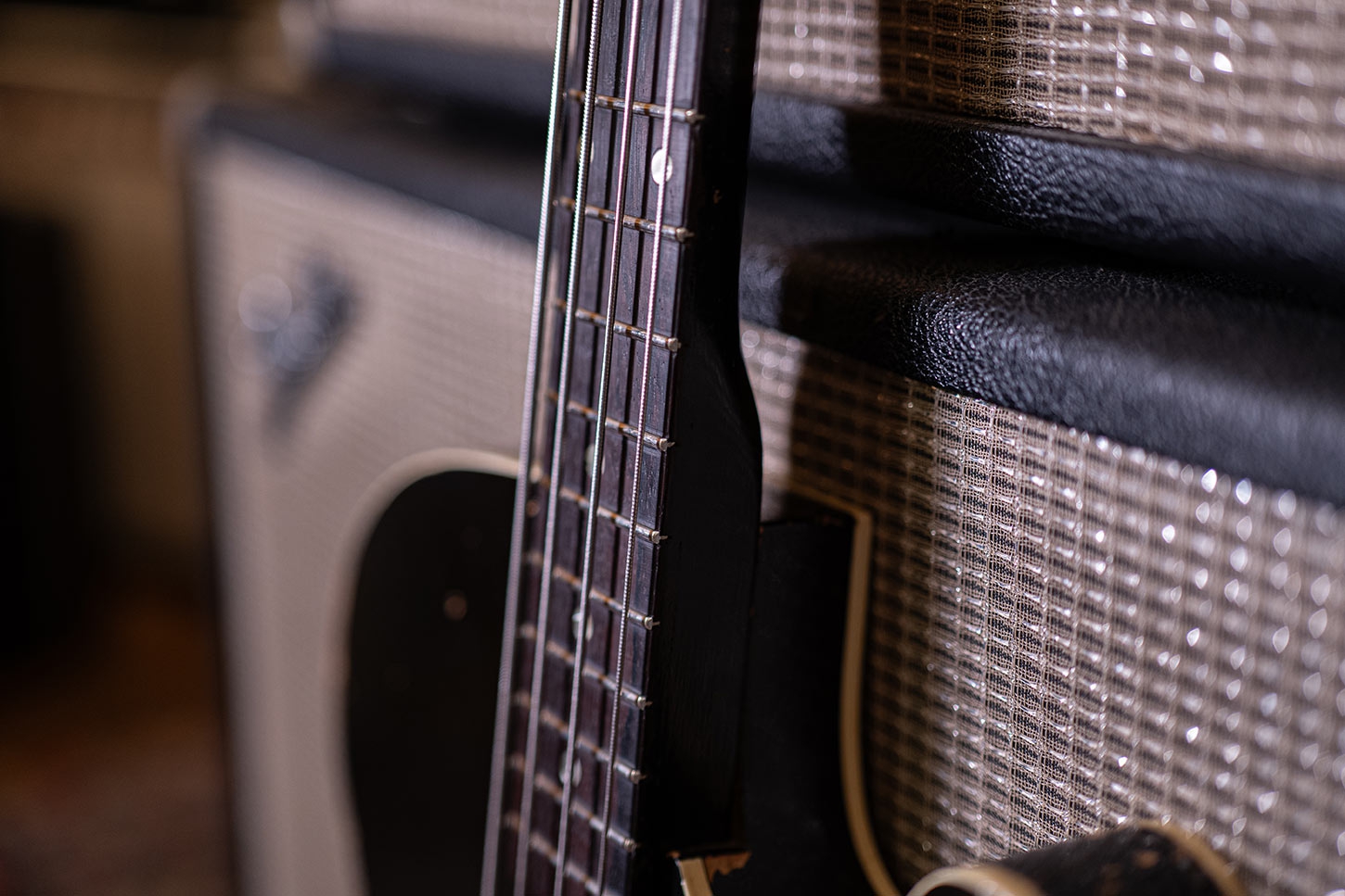 Harmony H22 semi-hollow bass 1960s USA