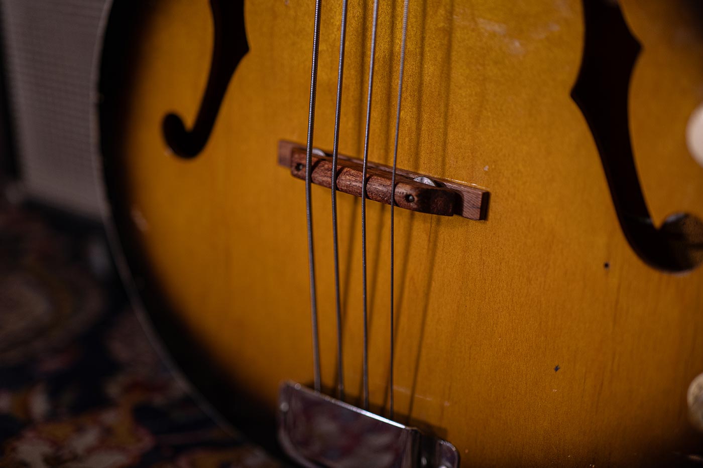 Harmony H22 semi-hollow bass 1960s USA