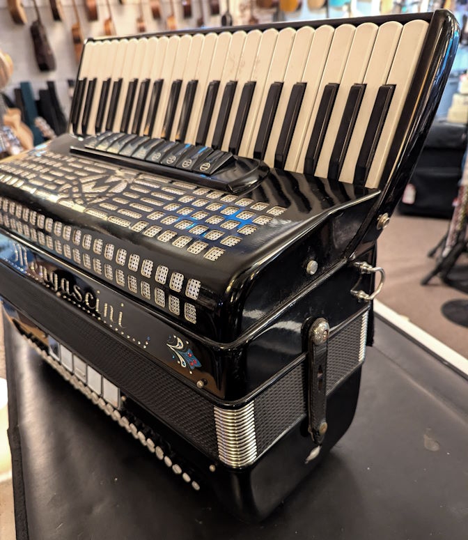 Mengascini 120B 4 korig musette