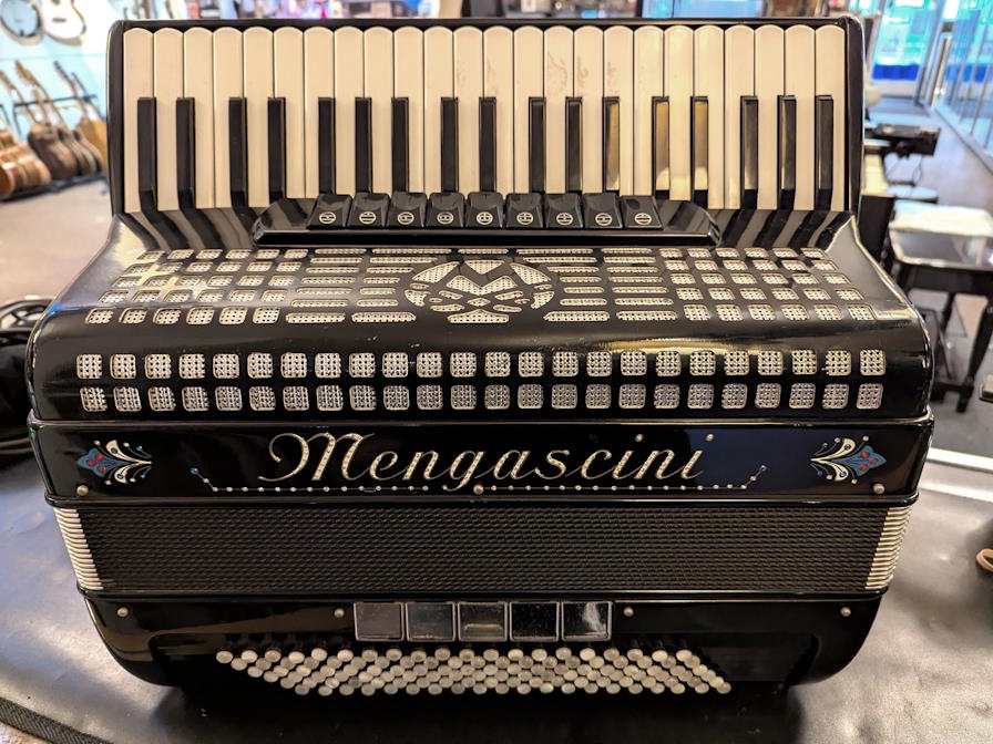 Mengascini 120B 4 korig musette