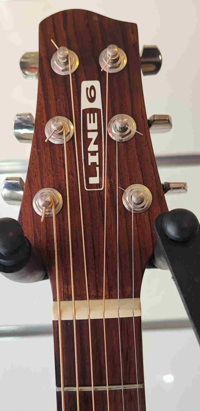 De Line 6 Variax Acoustic 300 Steel