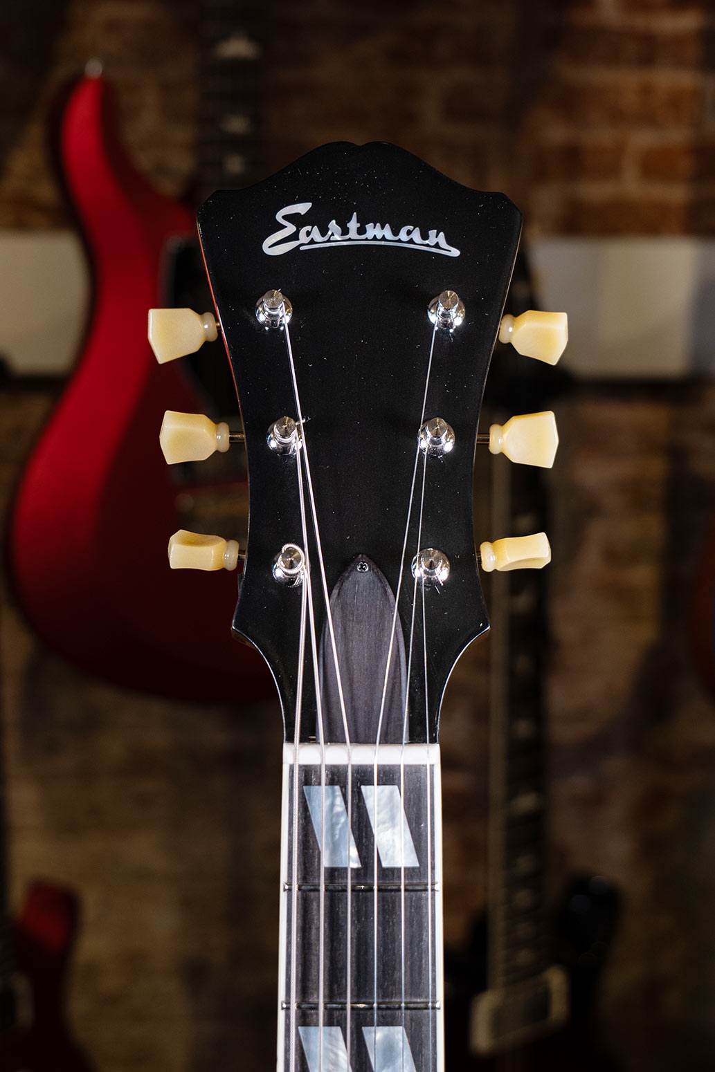 Eastman T58 Tonerider V-trons Bigsby Truetone Gloss Gold
