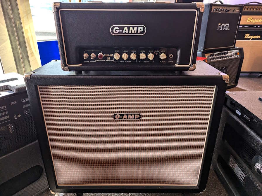 G-Amp Keen Set Head en Cabinet
