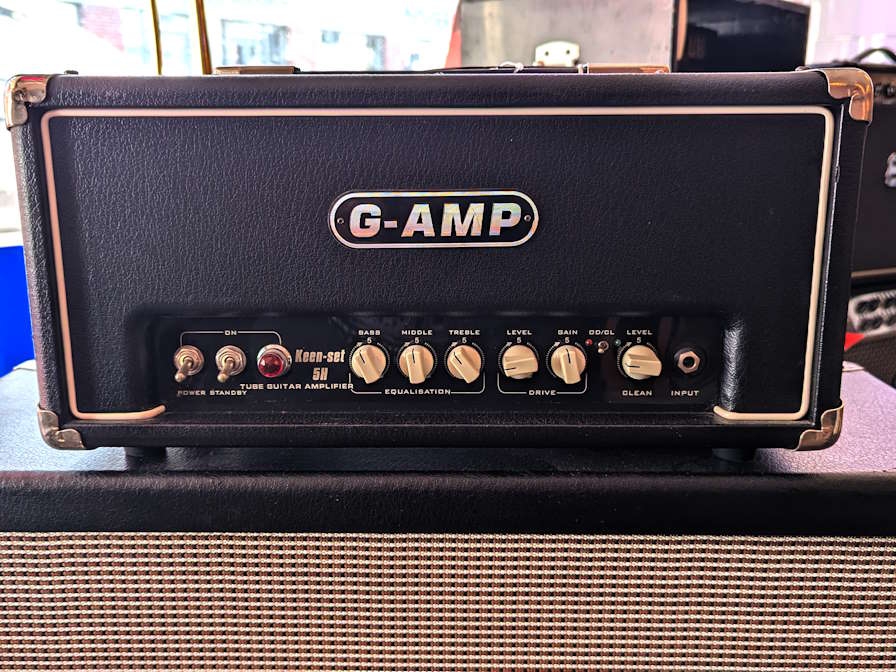 G-Amp Keen Set Head en Cabinet