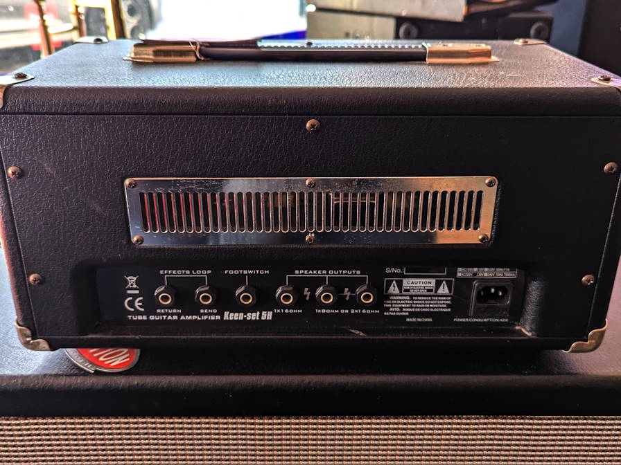 G-Amp Keen Set Head en Cabinet