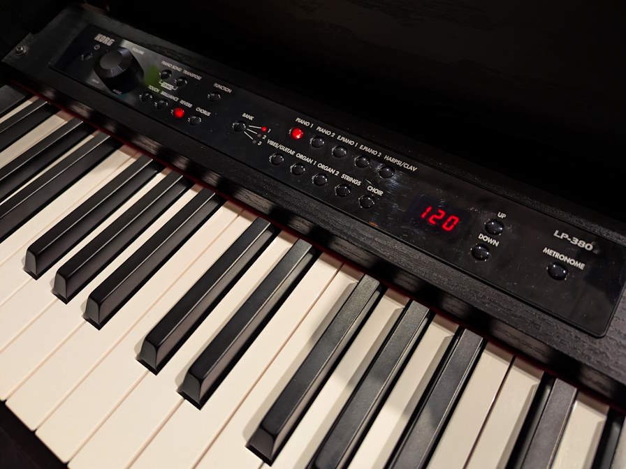 Korg LP380B zwart SHOWROOM MODEL