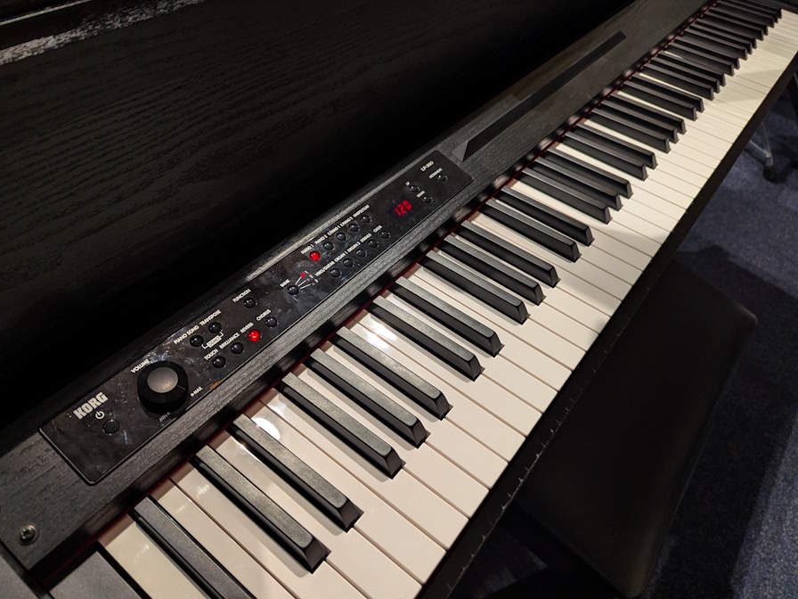 Korg LP380B zwart SHOWROOM MODEL