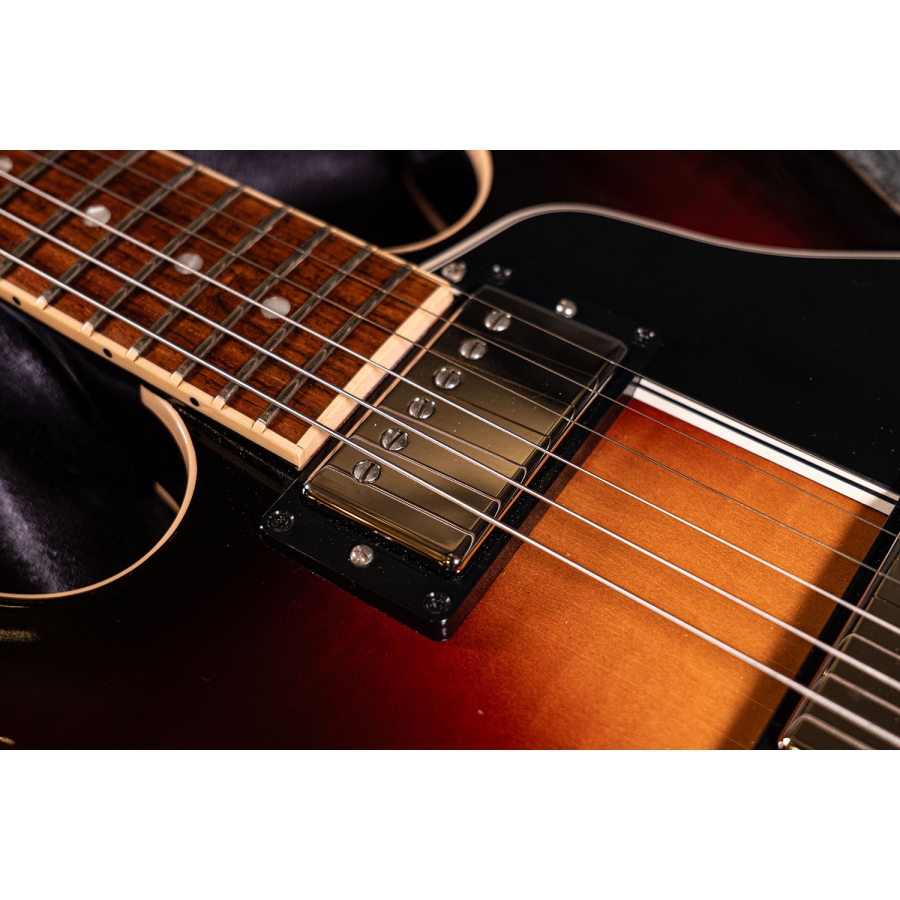 Gibson ES335 Dot Memphis Custom Figured top VS 2010