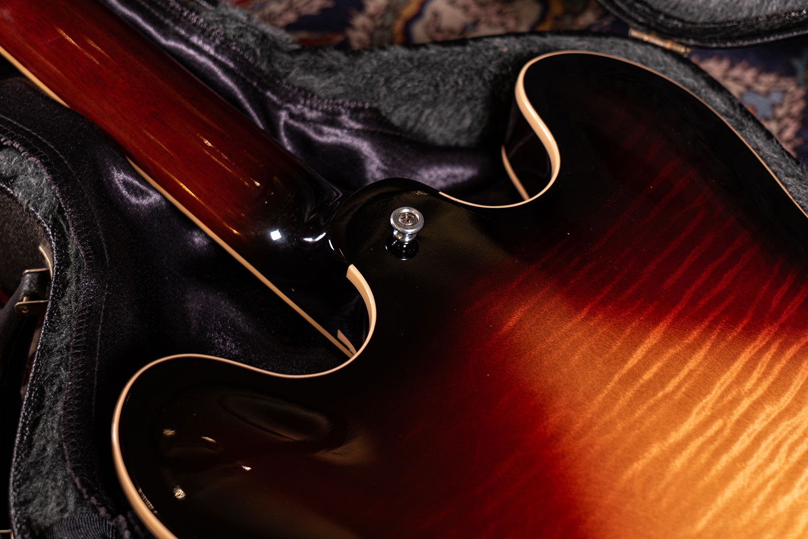 Gibson ES335 Dot Memphis Custom Figured top VS 2010