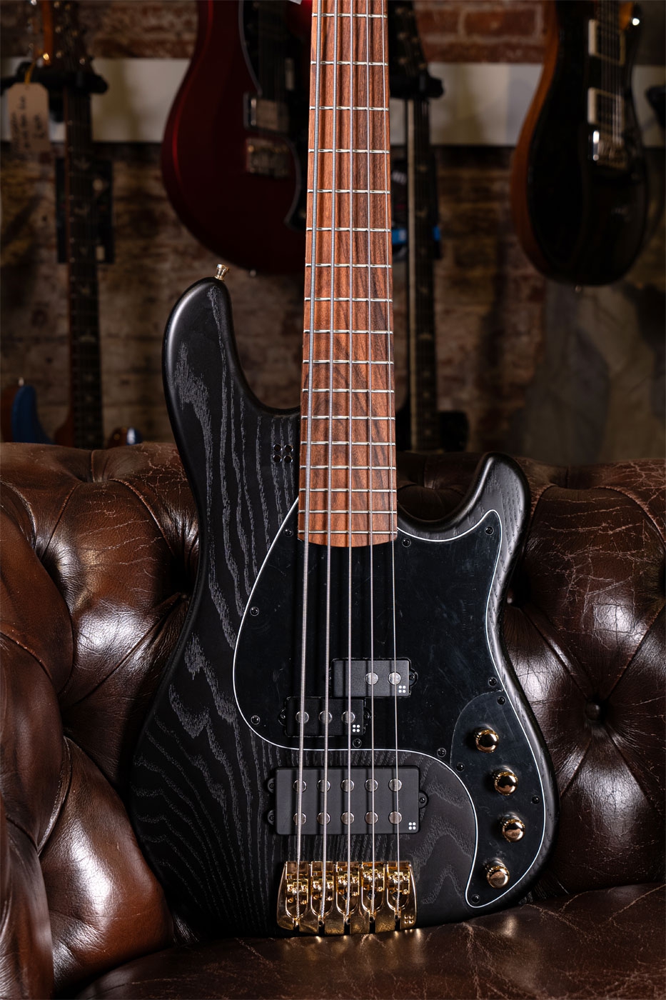 Sandberg California VM5 Matt Black Ash Gold Hardware