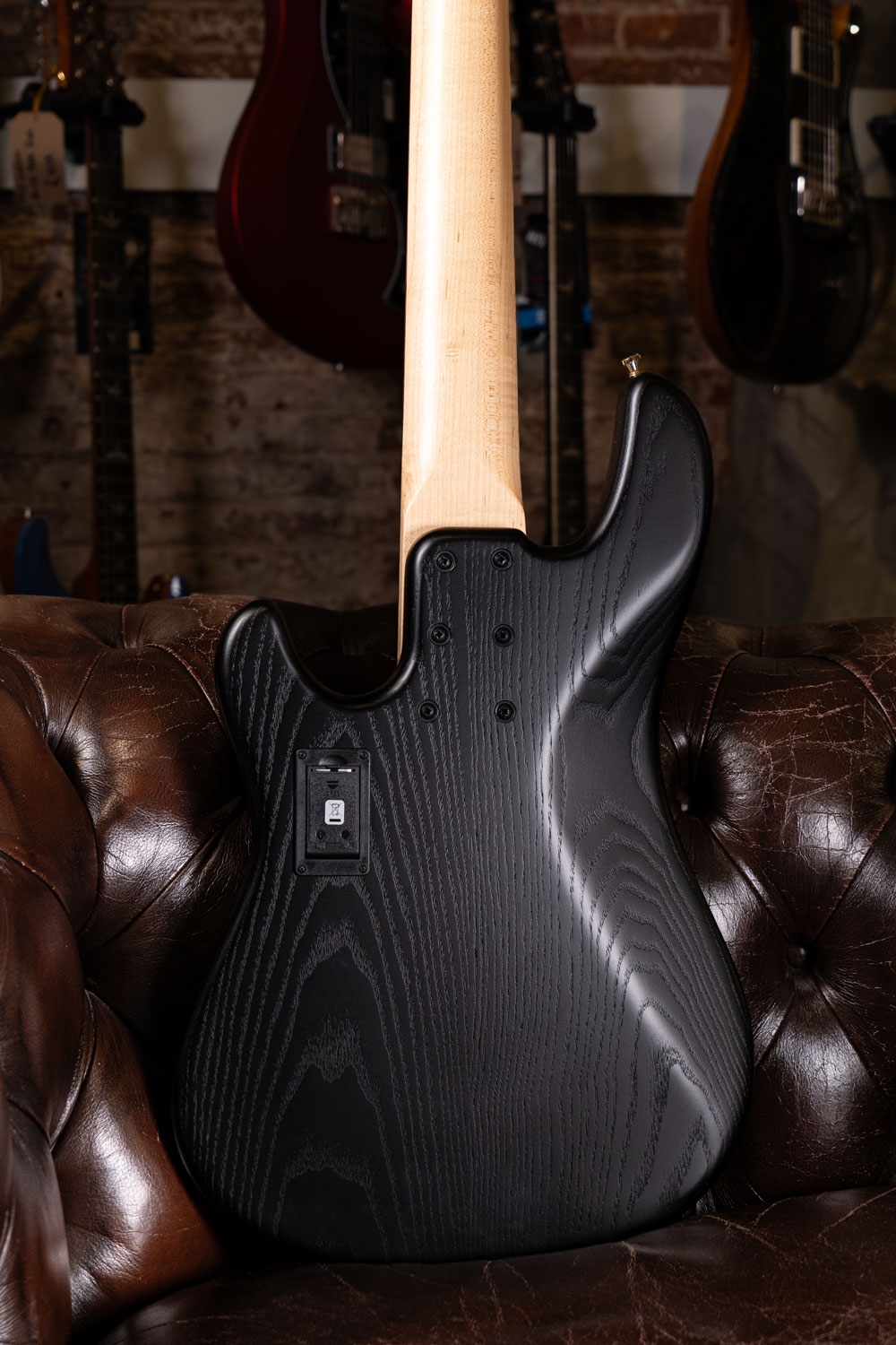 Sandberg California VM5 Matt Black Ash Gold Hardware