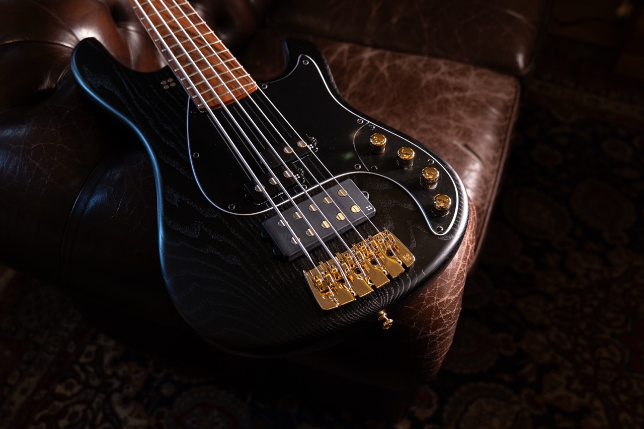 Sandberg California VM5 Matt Black Ash Gold Hardware