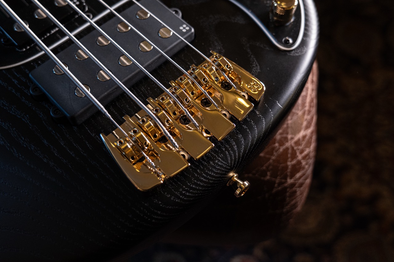 Sandberg California VM5 Matt Black Ash Gold Hardware