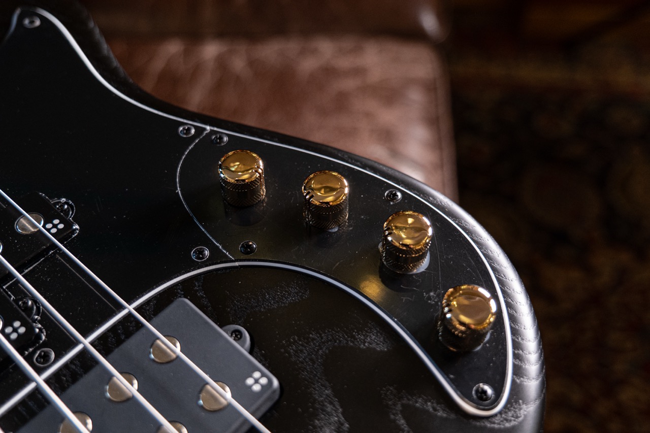 Sandberg California VM5 Matt Black Ash Gold Hardware