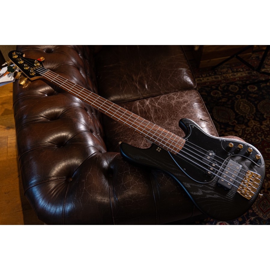 Sandberg California VM5 Matt Black Ash Gold Hardware
